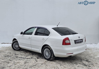 Подержанный автомобиль Skoda Octavia Liftback 2012 года (6 фото)
