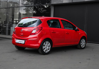 Подержанный автомобиль Opel Corsa 2008 года (4 фото)