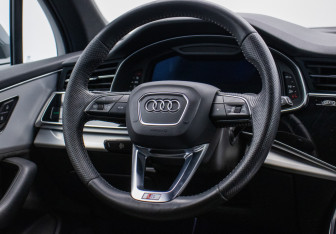 Подержанный автомобиль Audi Q7 2019 года (15 фото)