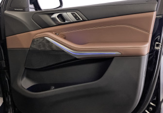 Подержанный автомобиль BMW X5 2023 года (25 фото)