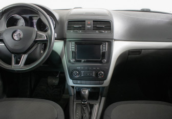 Подержанный автомобиль Skoda Yeti 2016 года (11 фото)