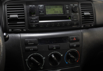 Подержанный автомобиль Toyota Corolla Sedan 2006 года (18 фото)