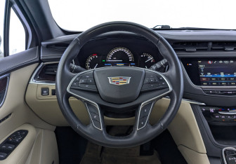 Подержанный автомобиль Cadillac XT5 2016 года (22 фото)