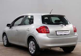 Подержанный автомобиль Toyota Auris Hatchback 2008 года (5 фото)