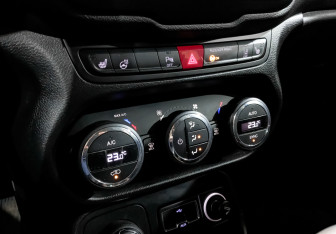 Подержанный автомобиль Jeep Renegade 2016 года (21 фото)