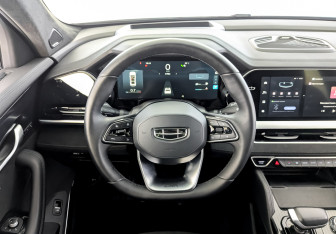 Подержанный автомобиль Geely Monjaro 2024 года (22 фото)