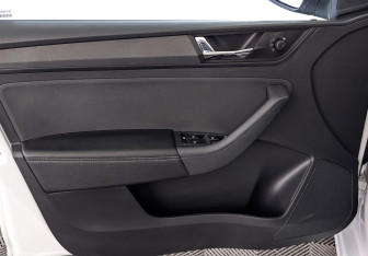 Подержанный автомобиль Skoda Rapid Liftback 2022 года (19 фото)