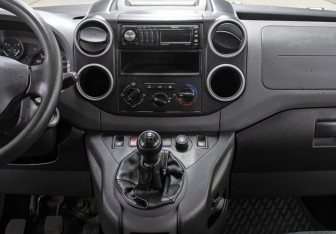 Подержанный автомобиль Peugeot Partner 2010 года (15 фото)