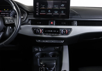 Подержанный автомобиль Audi A4 Sedan 2020 года (13 фото)