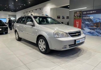 Подержанный автомобиль Chevrolet Lacetti Wagon 2008 года (3 фото)
