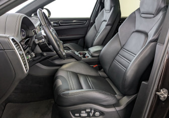 Подержанный автомобиль Porsche Cayenne 2019 года (21 фото)