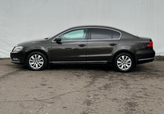 Подержанный автомобиль Volkswagen Passat Sedan 2012 года (8 фото)