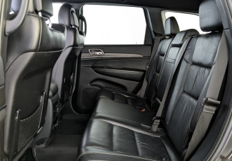 Подержанный автомобиль Jeep Grand Cherokee 2016 года (18 фото)