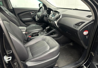 Подержанный автомобиль Hyundai ix35 2011 года (13 фото)