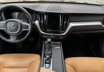 Подержанный автомобиль Volvo XC60 2019 года (12 фото)