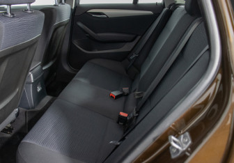 Подержанный автомобиль BMW X1 2013 года (11 фото)