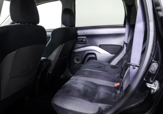 Подержанный автомобиль Mitsubishi Outlander 2007 года (11 фото)