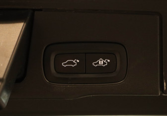 Подержанный автомобиль Volvo XC60 2019 года (23 фото)