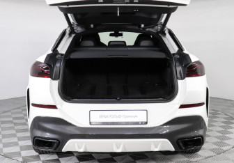 Подержанный автомобиль BMW X6 2021 года (9 фото)