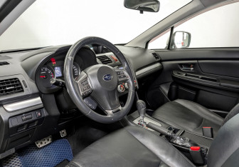 Подержанный автомобиль Subaru XV 2014 года (16 фото)