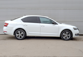 Подержанный автомобиль Skoda Octavia Liftback 2019 года (4 фото)