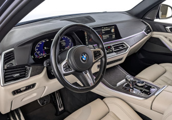 Подержанный автомобиль BMW X5 2021 года (15 фото)
