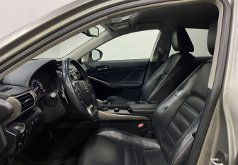 Подержанный автомобиль Lexus IS Sedan 2013 года (19 фото)