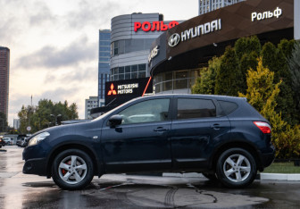 Подержанный автомобиль Nissan Qashqai 2012 года (6 фото)