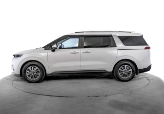 Подержанный автомобиль Kia Carnival 2021 года (8 фото)