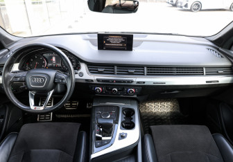 Подержанный автомобиль Audi Q7 2019 года (14 фото)
