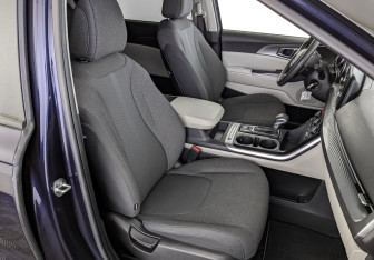 Подержанный автомобиль Kia Carnival 2021 года (24 фото)