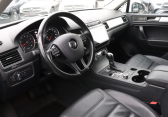 Подержанный автомобиль Volkswagen Touareg 2013 года (13 фото)