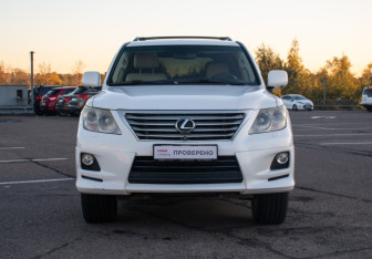 Подержанный автомобиль Lexus LX 2011 года (2 фото)
