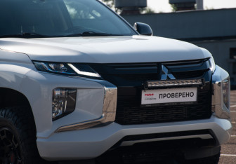 Подержанный автомобиль Mitsubishi L200 2023 года (25 фото)