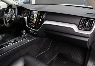 Подержанный автомобиль Volvo XC60 2019 года (7 фото)