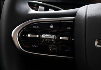 Подержанный автомобиль Omoda C5 2022 года (15 фото)