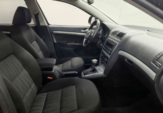 Подержанный автомобиль Skoda Octavia Liftback 2010 года (9 фото)