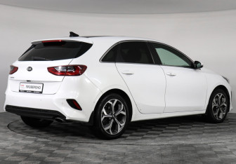 Подержанный автомобиль Kia Ceed Hatchback 2018 года (4 фото)