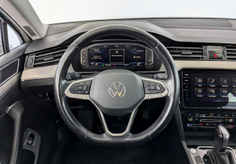 Подержанный автомобиль Volkswagen Passat Sedan 2021 года (29 фото)