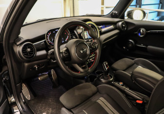 Подержанный автомобиль MINI Hatch 2021 года (7 фото)