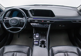 Подержанный автомобиль Hyundai Sonata 2021 года (13 фото)