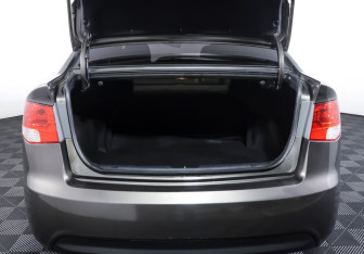 Подержанный автомобиль Kia Cerato Sedan 2011 года (9 фото)