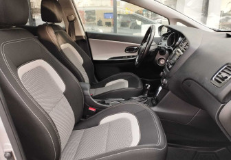 Подержанный автомобиль Kia Ceed Wagon 2013 года (10 фото)