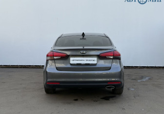 Подержанный автомобиль Kia Cerato Sedan 2018 года (6 фото)