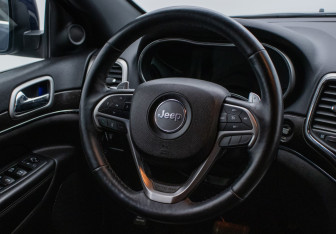 Подержанный автомобиль Jeep Grand Cherokee 2017 года (15 фото)