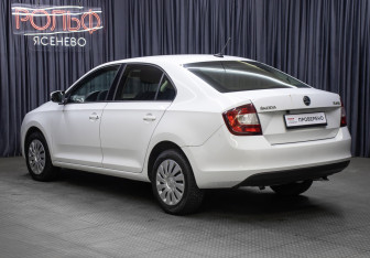Подержанный автомобиль Skoda Rapid Liftback 2017 года (7 фото)