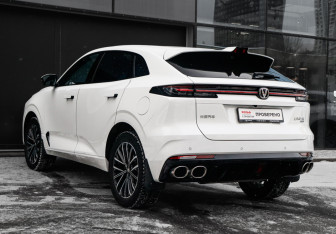 Подержанный автомобиль Changan UNI-K 2023 года (7 фото)