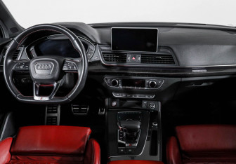 Подержанный автомобиль Audi SQ5 2019 года (12 фото)