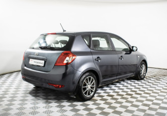 Подержанный автомобиль Kia Ceed Hatchback 2010 года (5 фото)