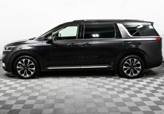 Подержанный автомобиль Kia Carnival 2020 года (3 фото)